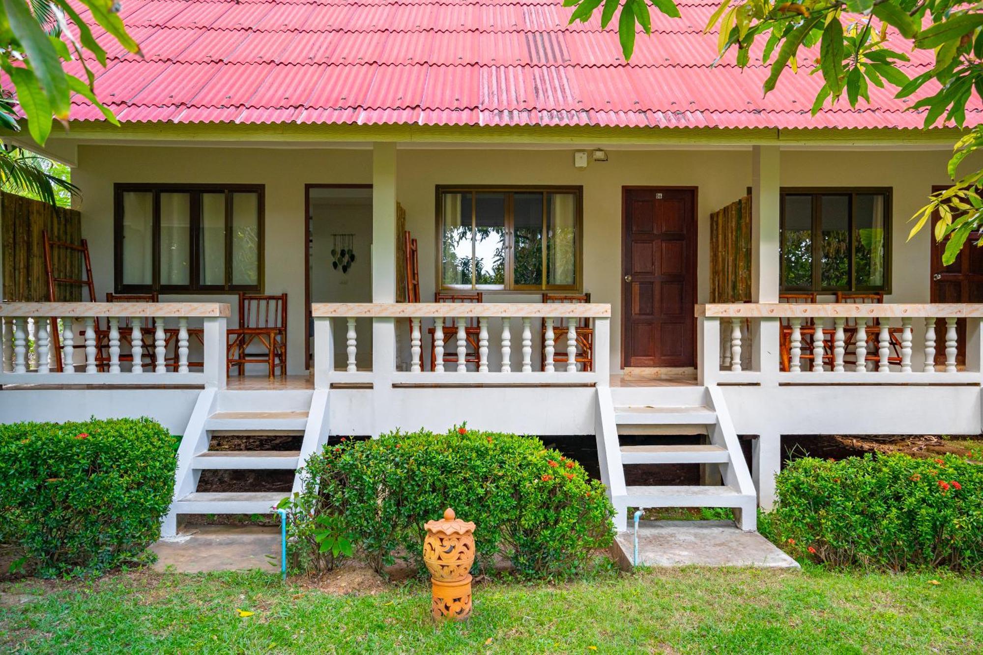 Lanta Beachfront Resort Ко-Ланта Экстерьер фото
