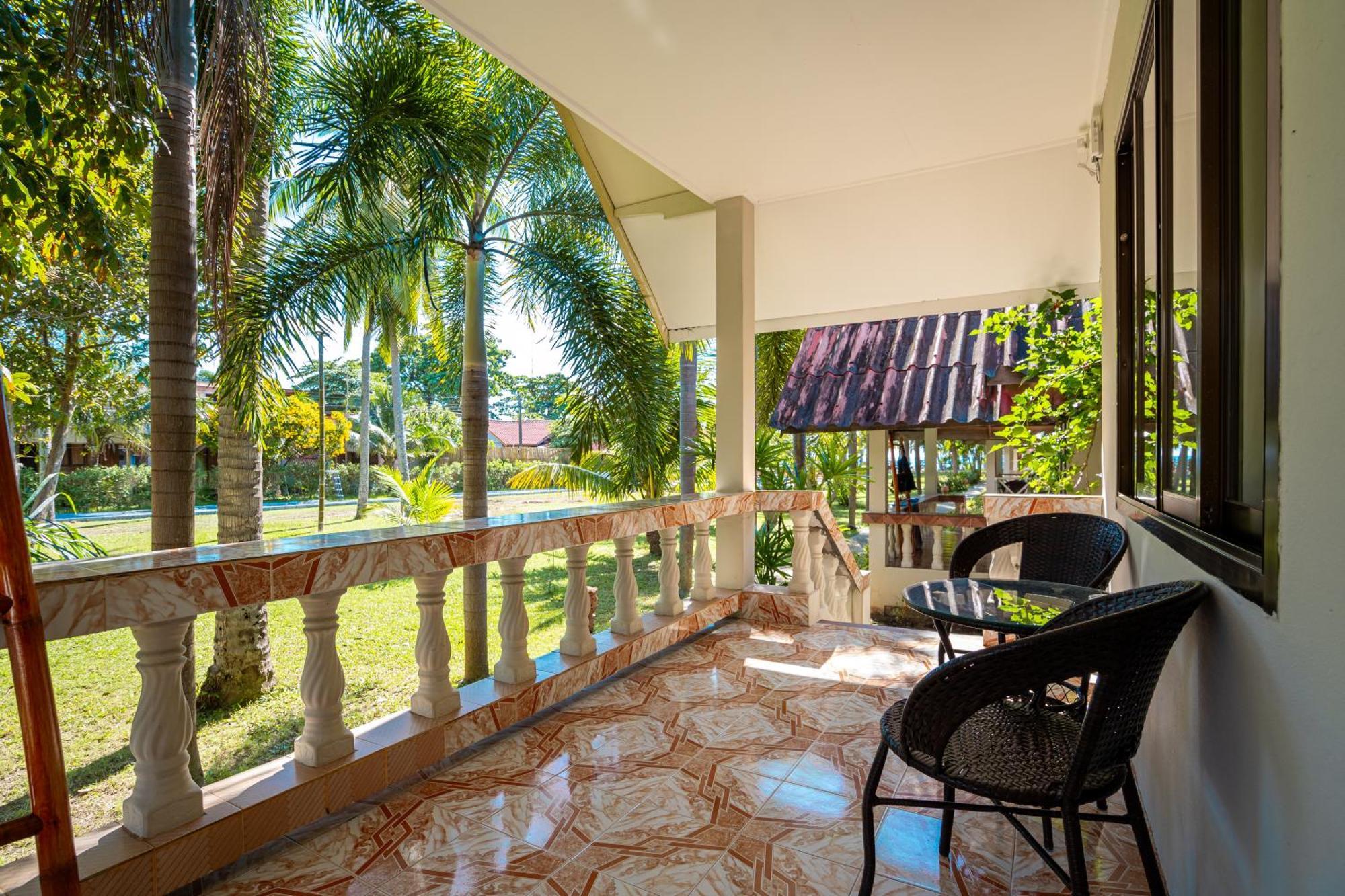 Lanta Beachfront Resort Ко-Ланта Экстерьер фото